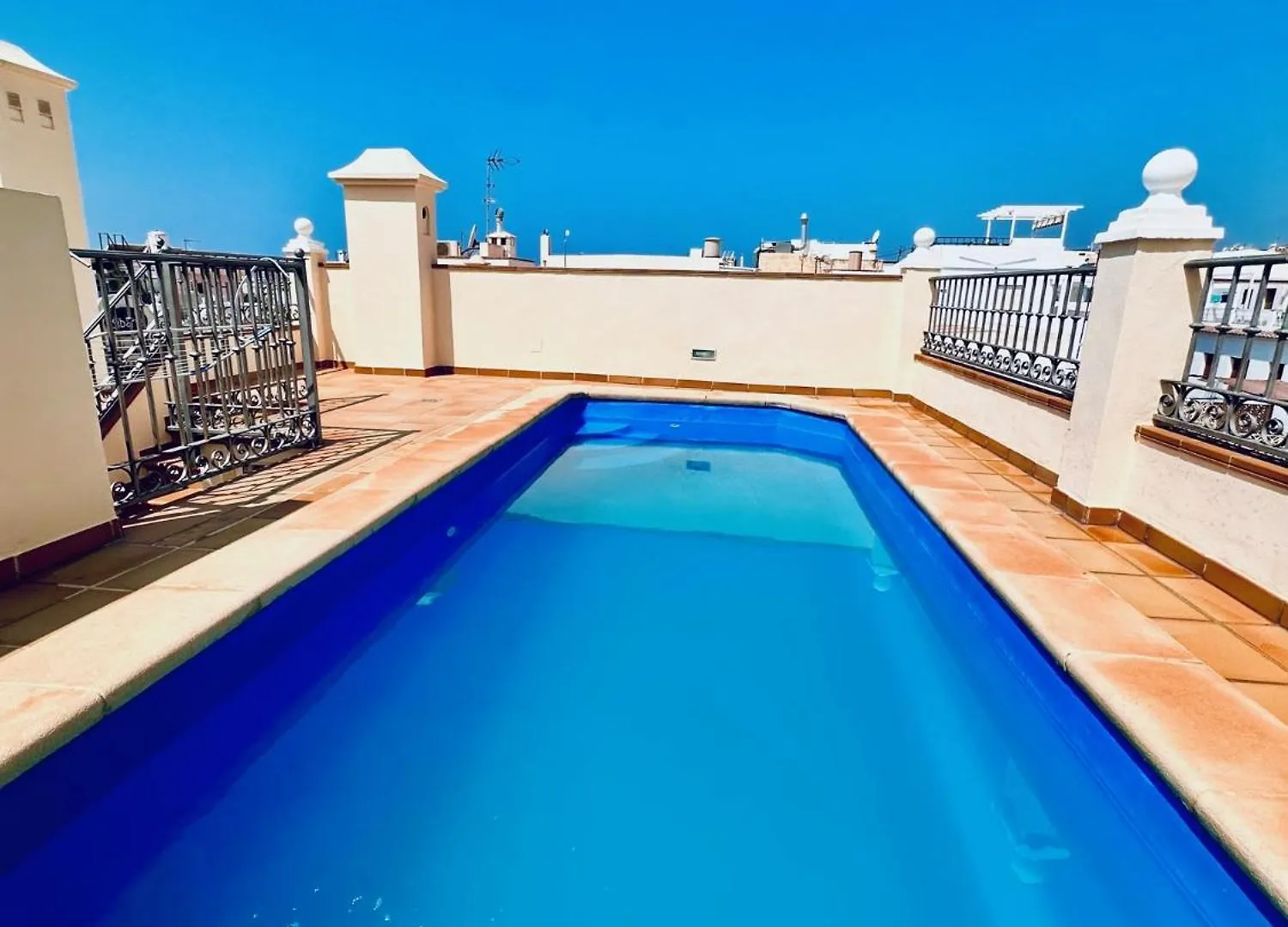 Atico Con Piscina Privada En El Corazon De Nerja! Villa Nyaraló Nerja